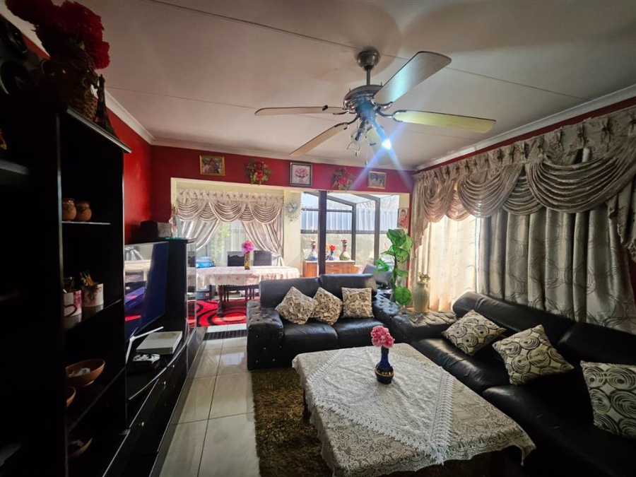 3 Bedroom Property for Sale in Albertsdal Gauteng