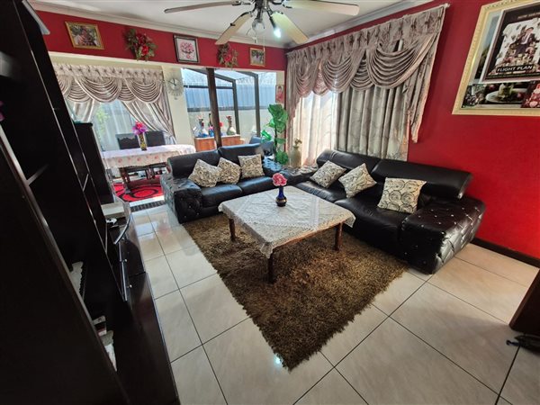 3 Bedroom Property for Sale in Albertsdal Gauteng