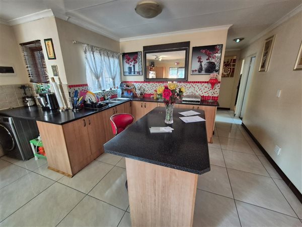 3 Bedroom Property for Sale in Albertsdal Gauteng