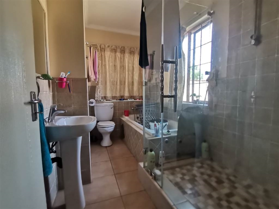 3 Bedroom Property for Sale in Albertsdal Gauteng