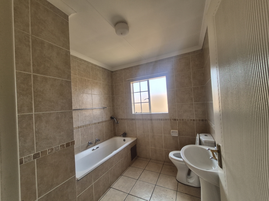To Let 3 Bedroom Property for Rent in Noordwyk Gauteng