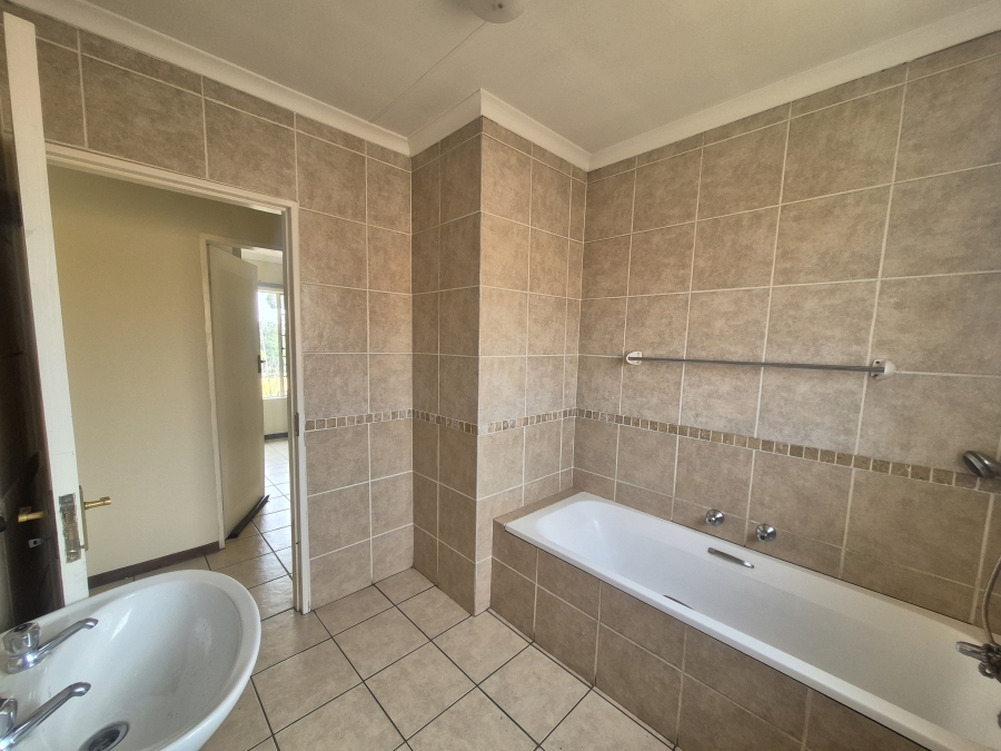 To Let 3 Bedroom Property for Rent in Noordwyk Gauteng