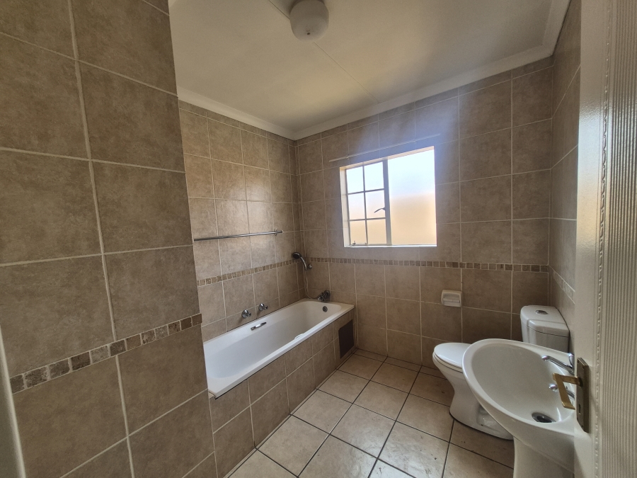 To Let 3 Bedroom Property for Rent in Noordwyk Gauteng