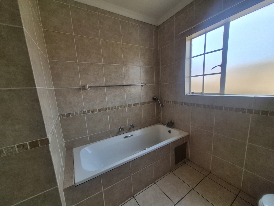 To Let 3 Bedroom Property for Rent in Noordwyk Gauteng