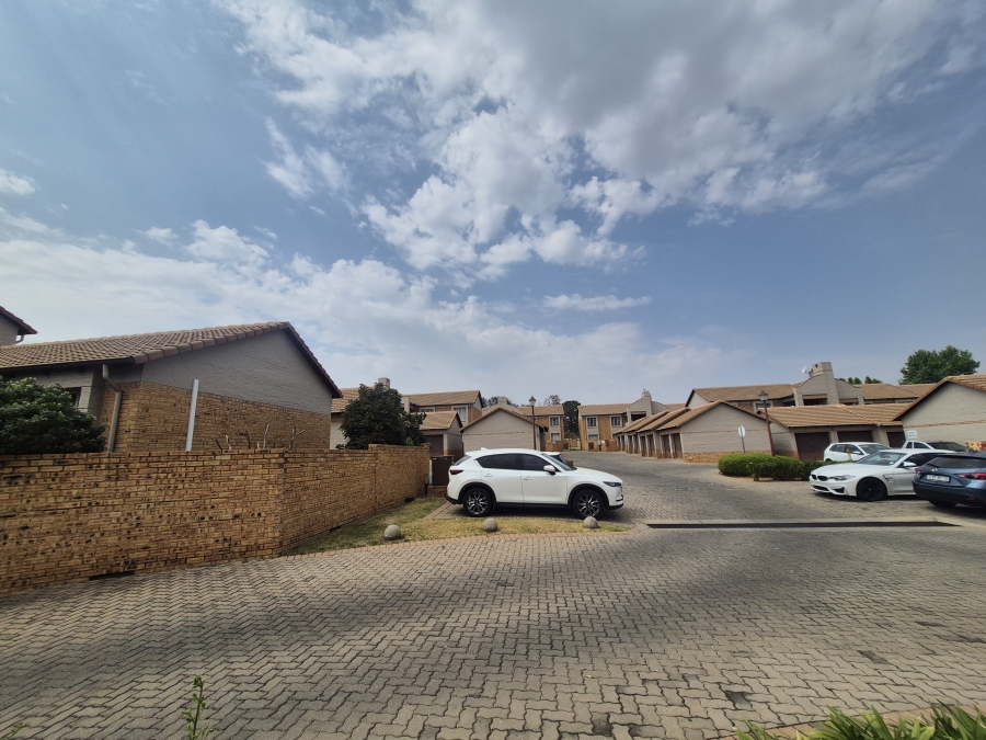 To Let 3 Bedroom Property for Rent in Noordwyk Gauteng