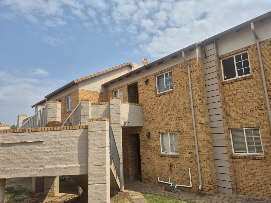 To Let 3 Bedroom Property for Rent in Noordwyk Gauteng