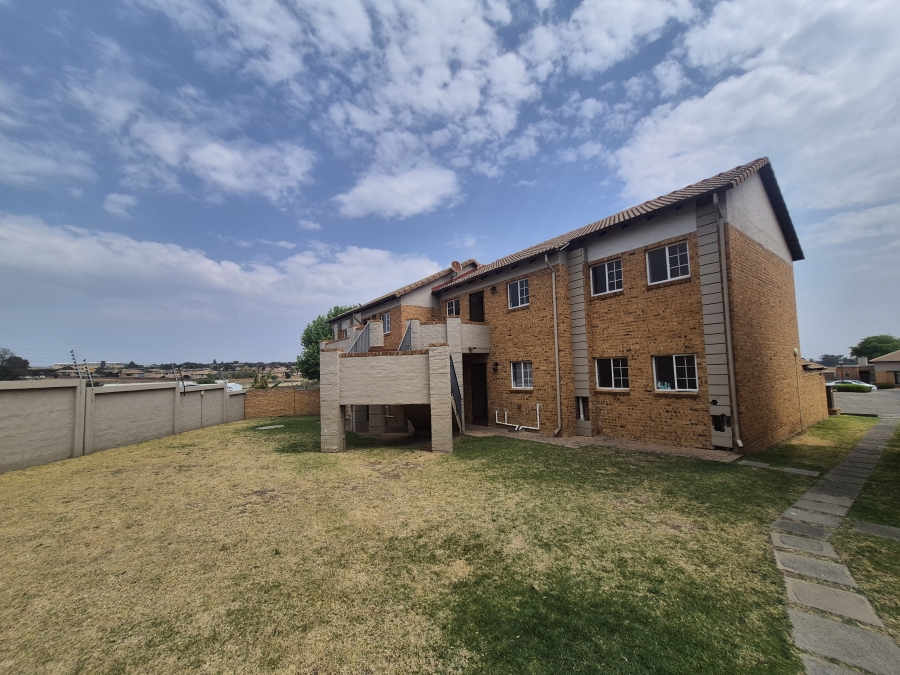 To Let 3 Bedroom Property for Rent in Noordwyk Gauteng