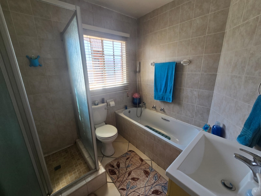 2 Bedroom Property for Sale in South Crest Gauteng