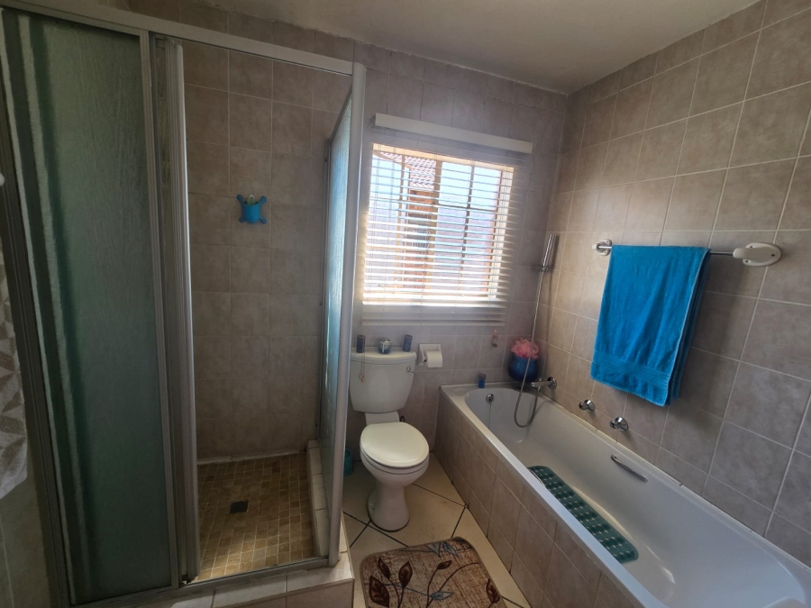 2 Bedroom Property for Sale in South Crest Gauteng