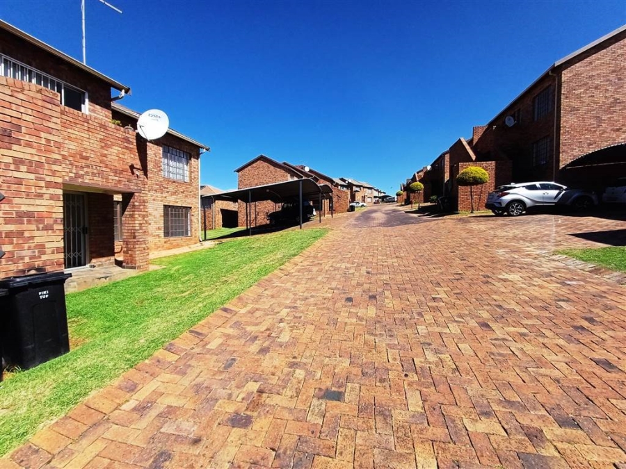 2 Bedroom Property for Sale in South Crest Gauteng