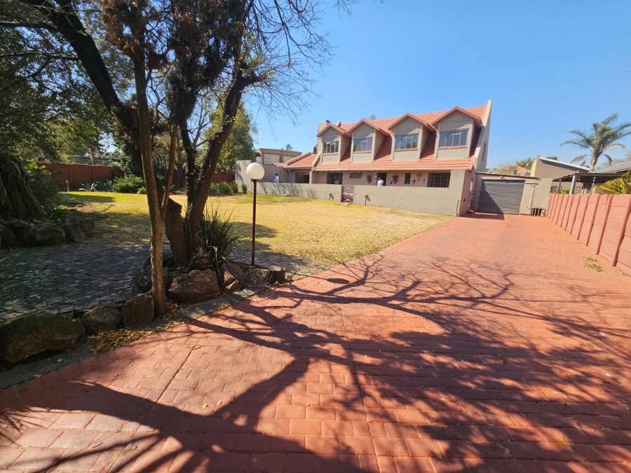 4 Bedroom Property for Sale in Brackendowns Gauteng