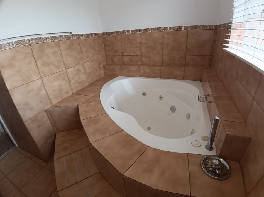 4 Bedroom Property for Sale in Dalpark Gauteng