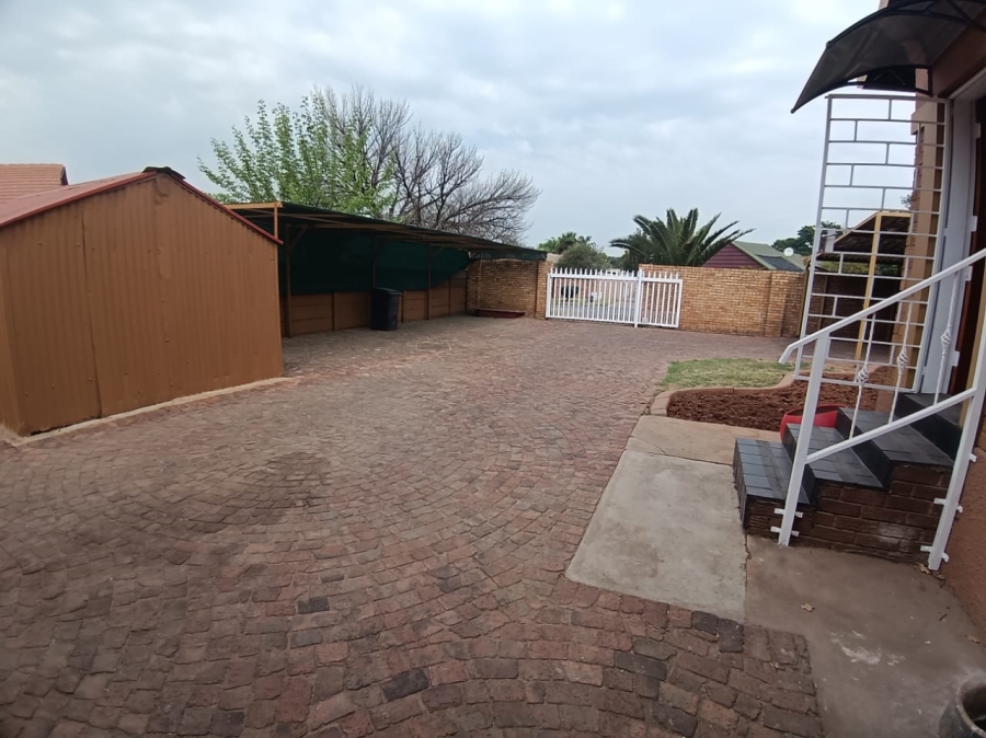 4 Bedroom Property for Sale in Dalpark Gauteng