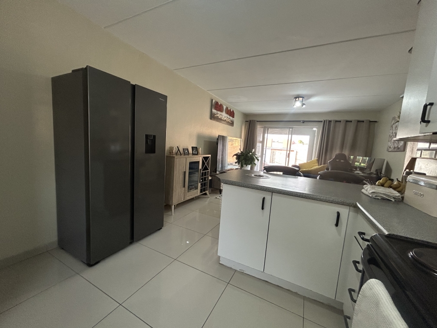 2 Bedroom Property for Sale in Vorna Valley Gauteng