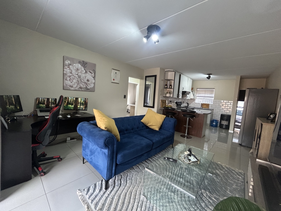 2 Bedroom Property for Sale in Vorna Valley Gauteng