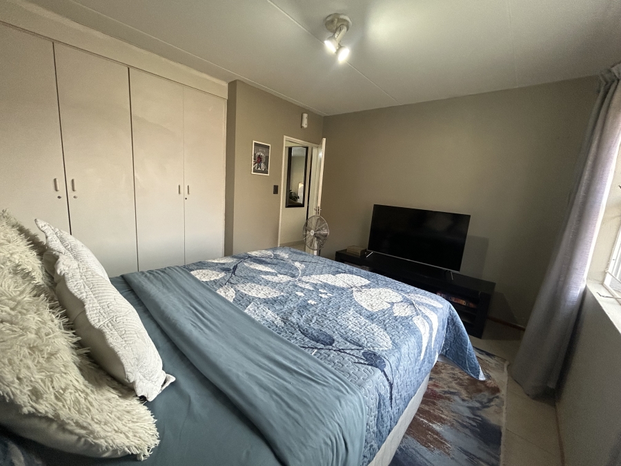 2 Bedroom Property for Sale in Vorna Valley Gauteng