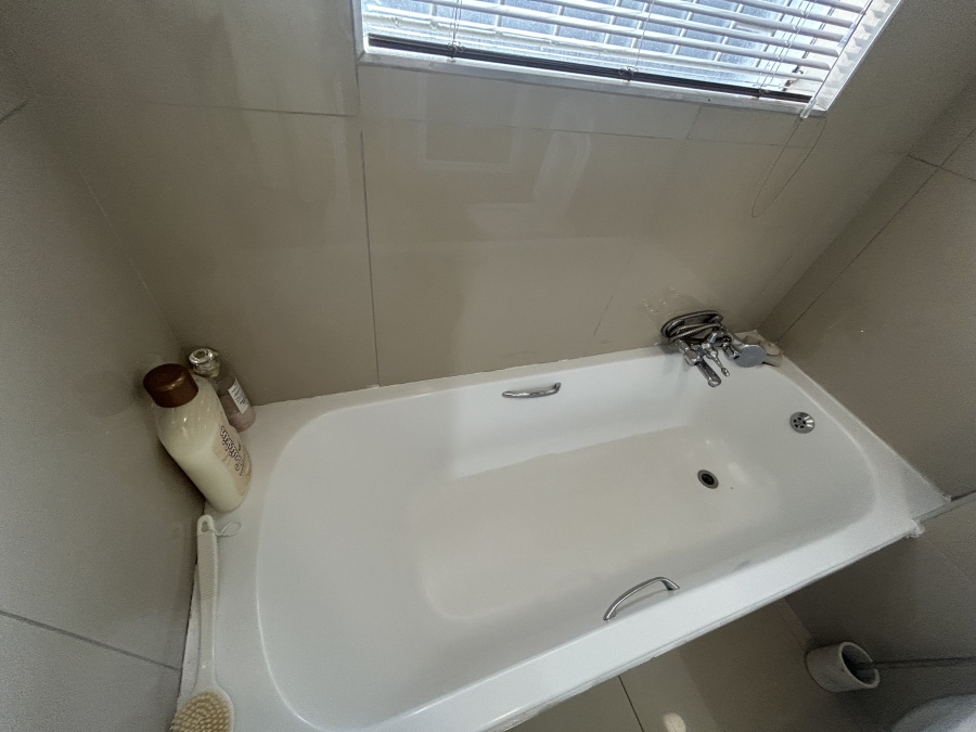 2 Bedroom Property for Sale in Vorna Valley Gauteng