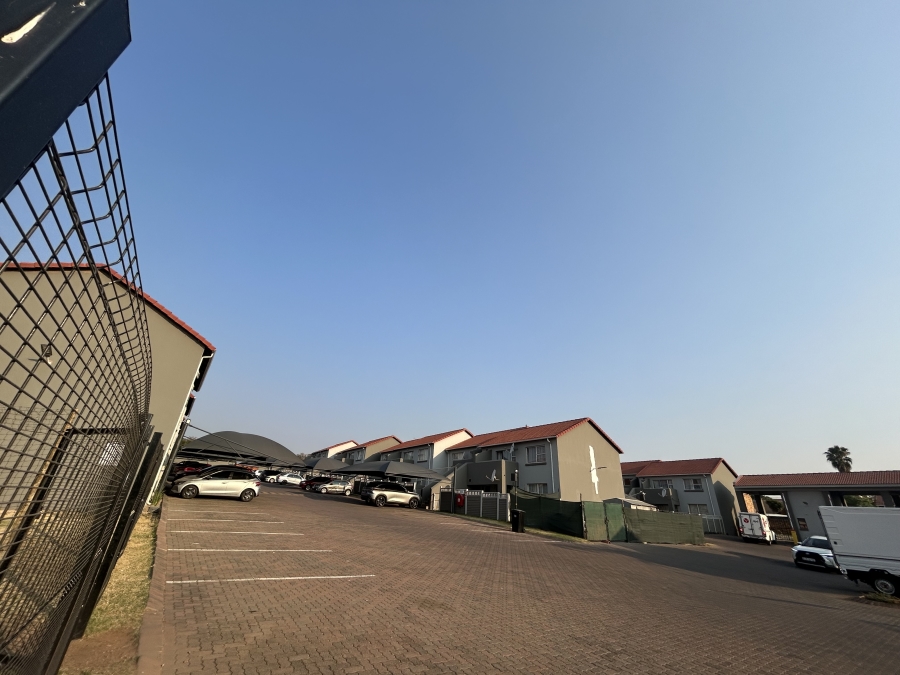2 Bedroom Property for Sale in Vorna Valley Gauteng