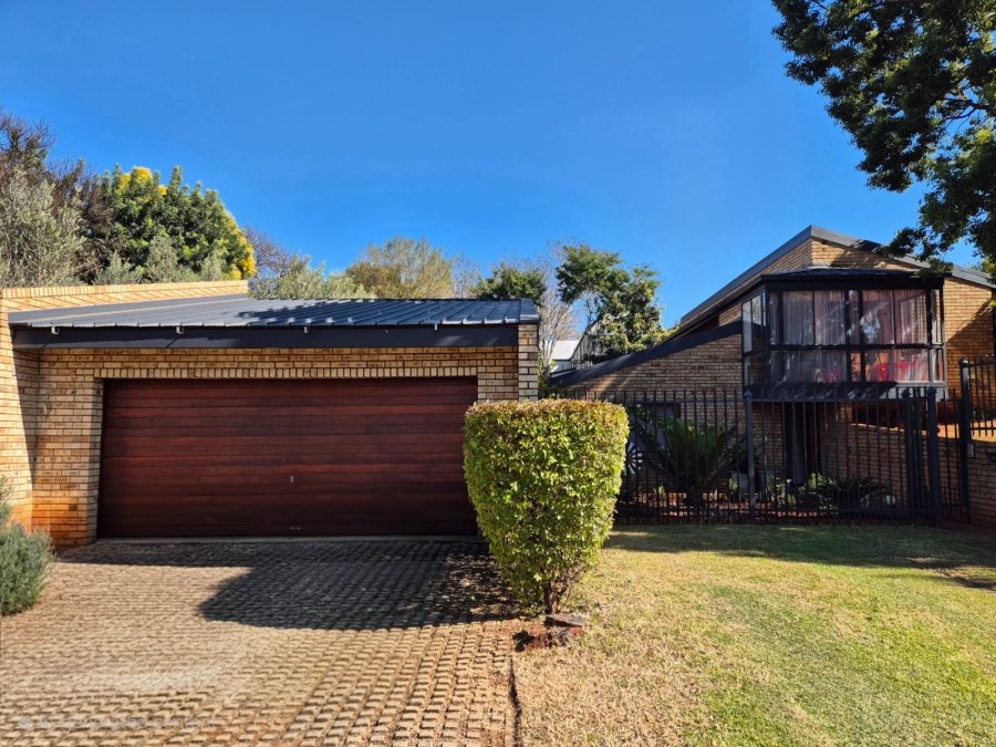 3 Bedroom Property for Sale in Eldoraigne Gauteng