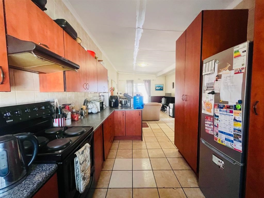 2 Bedroom Property for Sale in Brackendowns Gauteng
