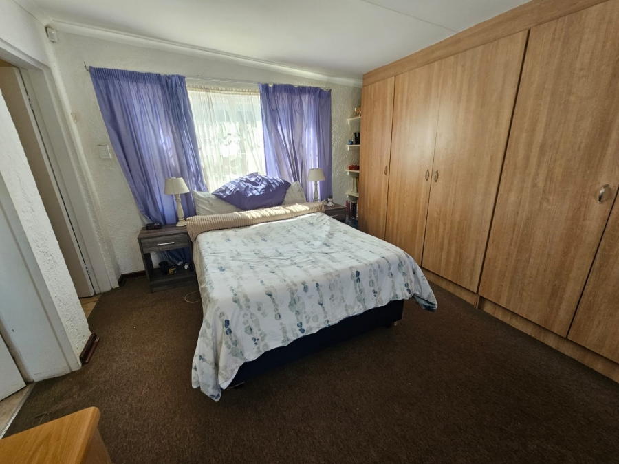 2 Bedroom Property for Sale in Brackendowns Gauteng