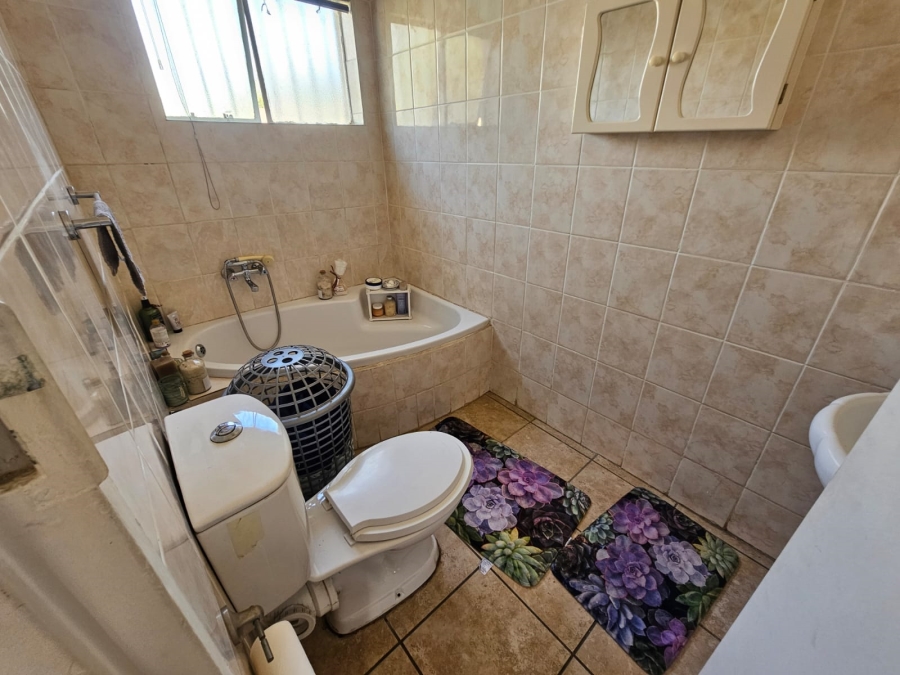 2 Bedroom Property for Sale in Brackendowns Gauteng