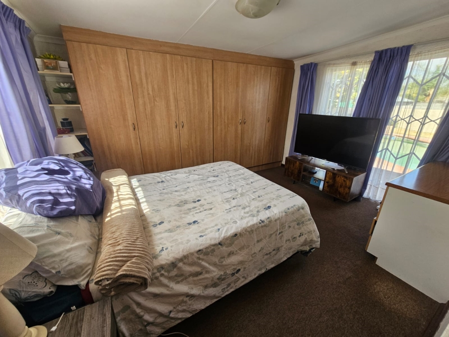2 Bedroom Property for Sale in Brackendowns Gauteng