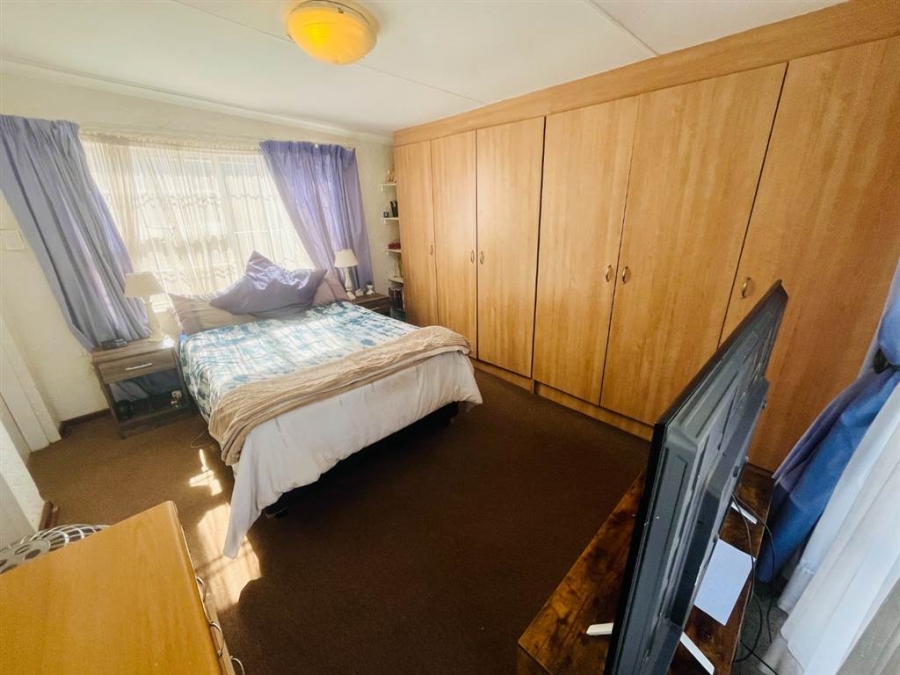 2 Bedroom Property for Sale in Brackendowns Gauteng