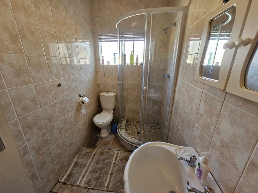 2 Bedroom Property for Sale in Brackendowns Gauteng