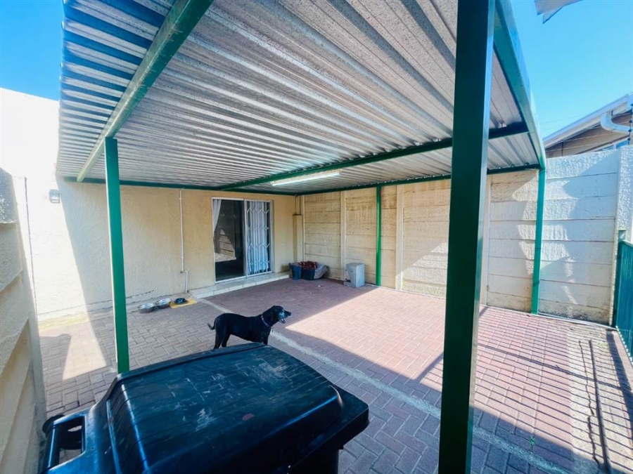 2 Bedroom Property for Sale in Brackendowns Gauteng