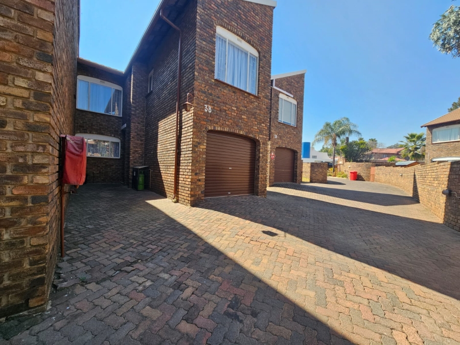 3 Bedroom Property for Sale in Brackendowns Gauteng