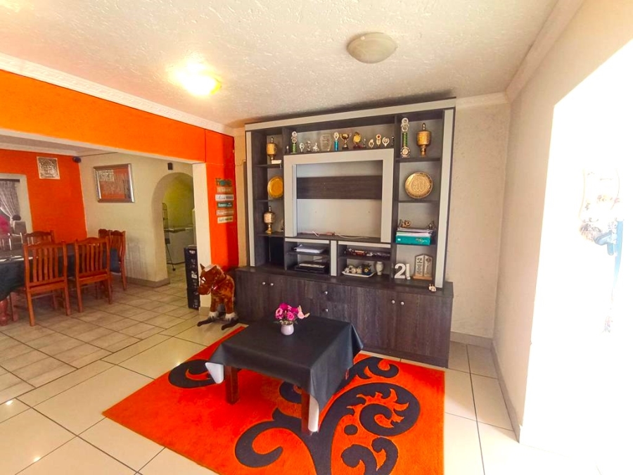 6 Bedroom Property for Sale in Winchester Hills Gauteng