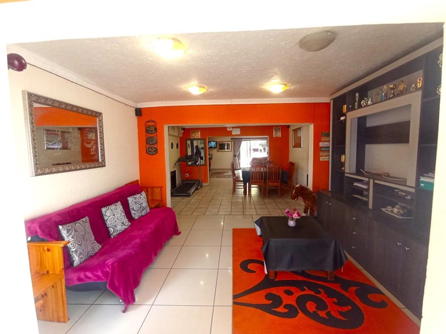 6 Bedroom Property for Sale in Winchester Hills Gauteng