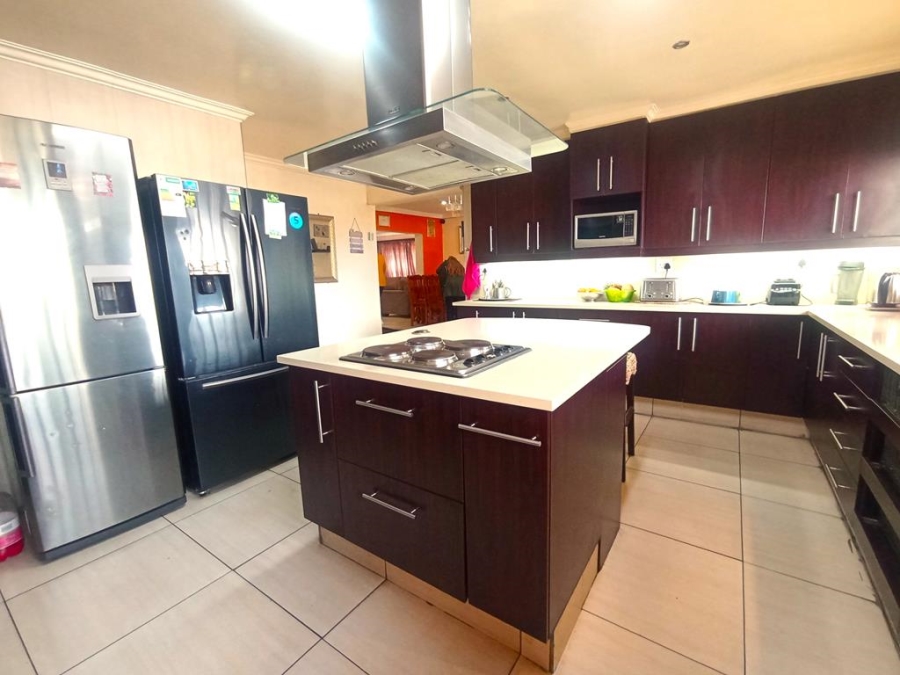 6 Bedroom Property for Sale in Winchester Hills Gauteng