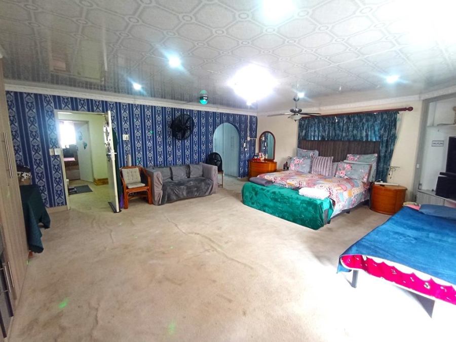 6 Bedroom Property for Sale in Winchester Hills Gauteng
