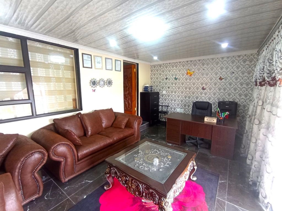 6 Bedroom Property for Sale in Winchester Hills Gauteng