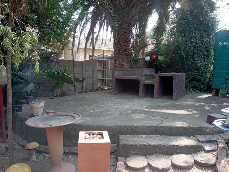 6 Bedroom Property for Sale in Winchester Hills Gauteng