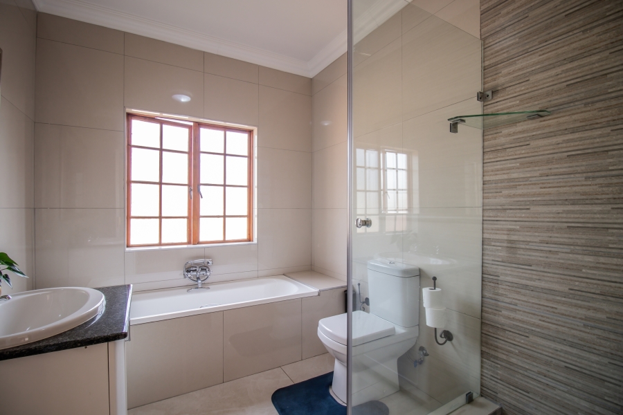 5 Bedroom Property for Sale in Kyalami Hills Gauteng