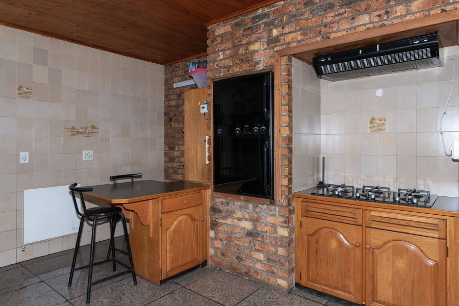 6 Bedroom Property for Sale in Edleen Gauteng