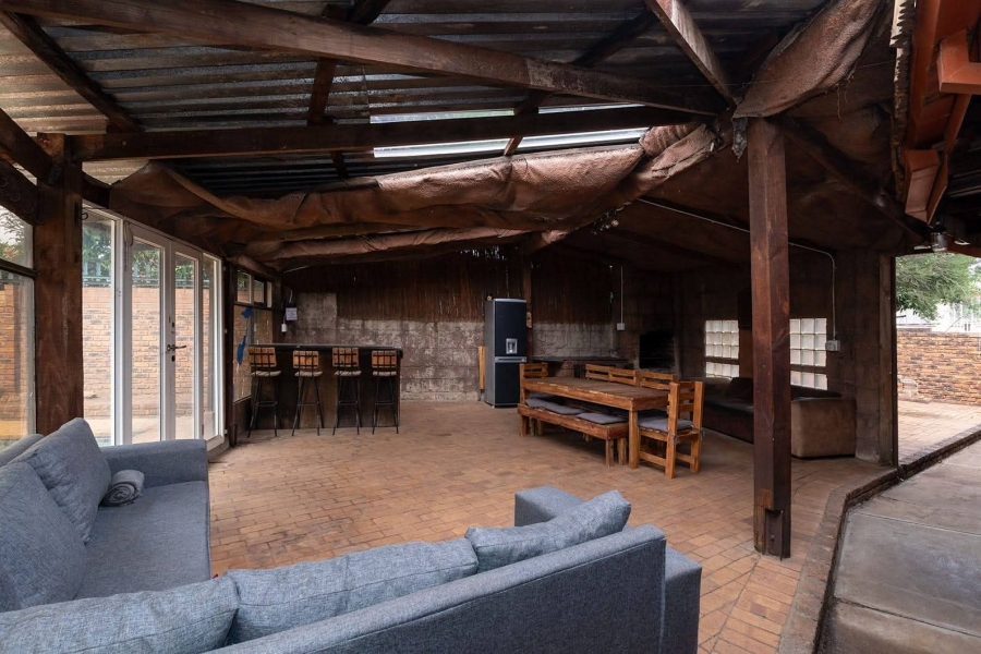 6 Bedroom Property for Sale in Edleen Gauteng