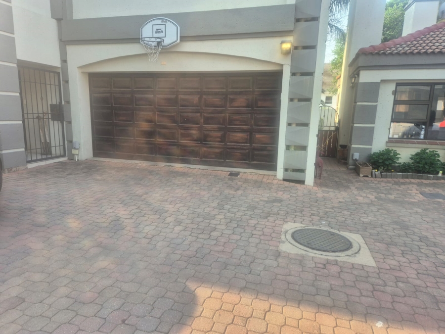 To Let 4 Bedroom Property for Rent in Khyber Rock Gauteng