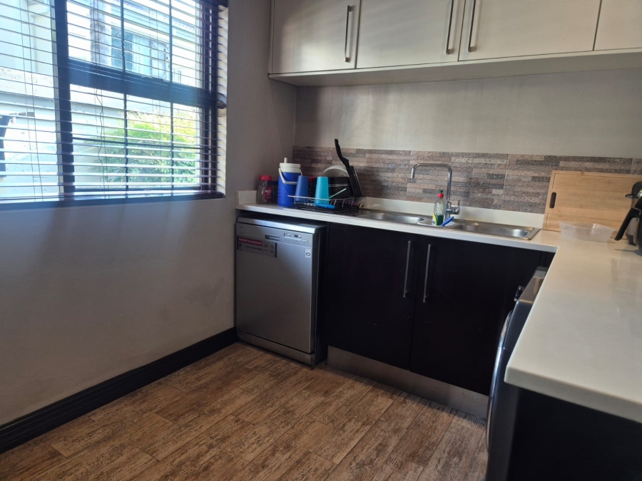 To Let 4 Bedroom Property for Rent in Khyber Rock Gauteng