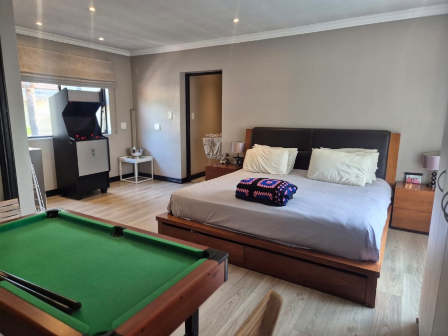 To Let 4 Bedroom Property for Rent in Khyber Rock Gauteng