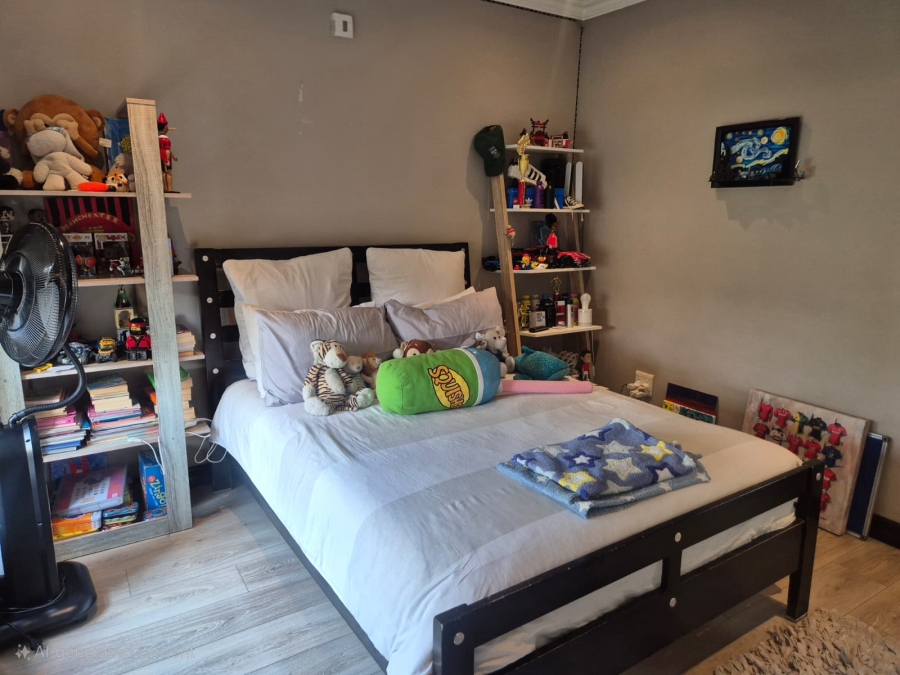 To Let 4 Bedroom Property for Rent in Khyber Rock Gauteng
