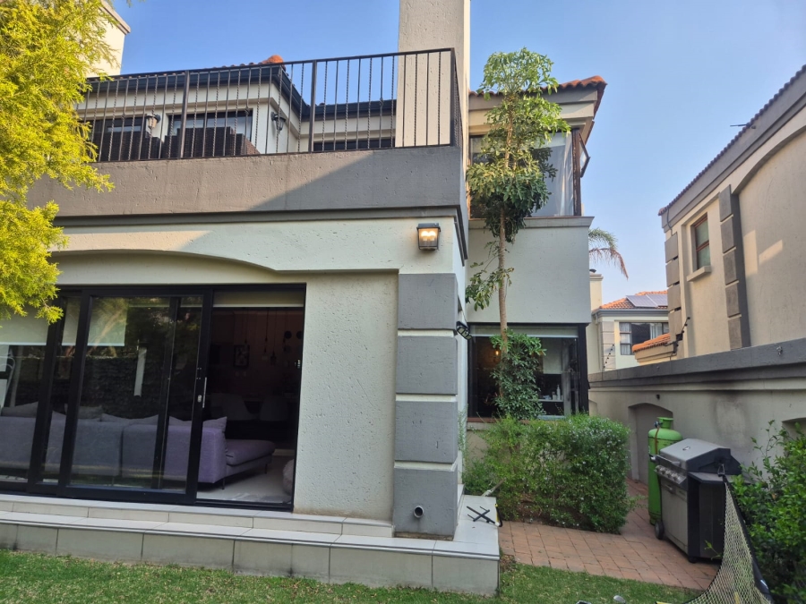 To Let 4 Bedroom Property for Rent in Khyber Rock Gauteng
