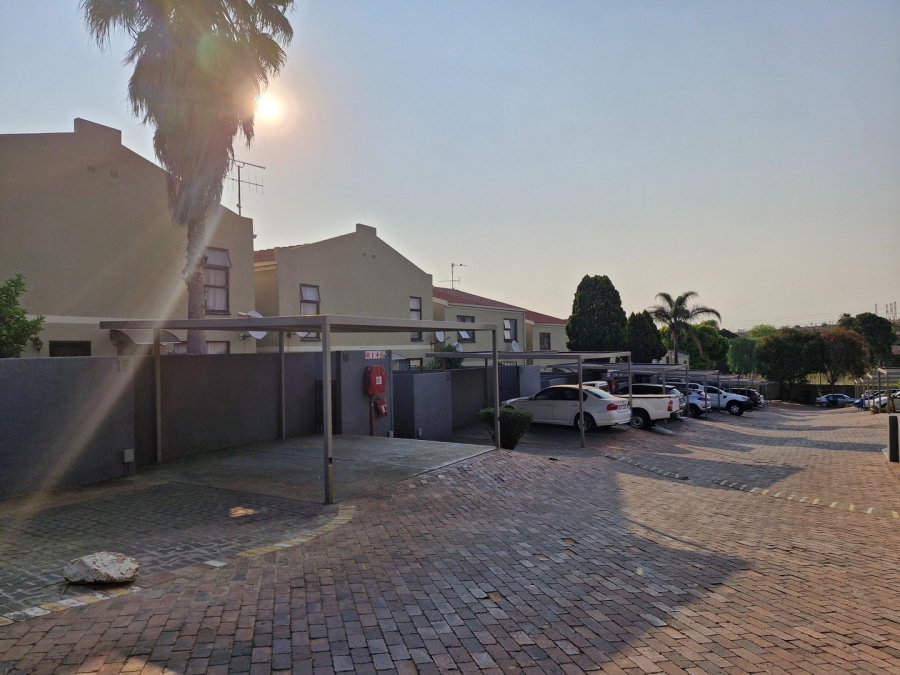 3 Bedroom Property for Sale in Birchleigh North Gauteng