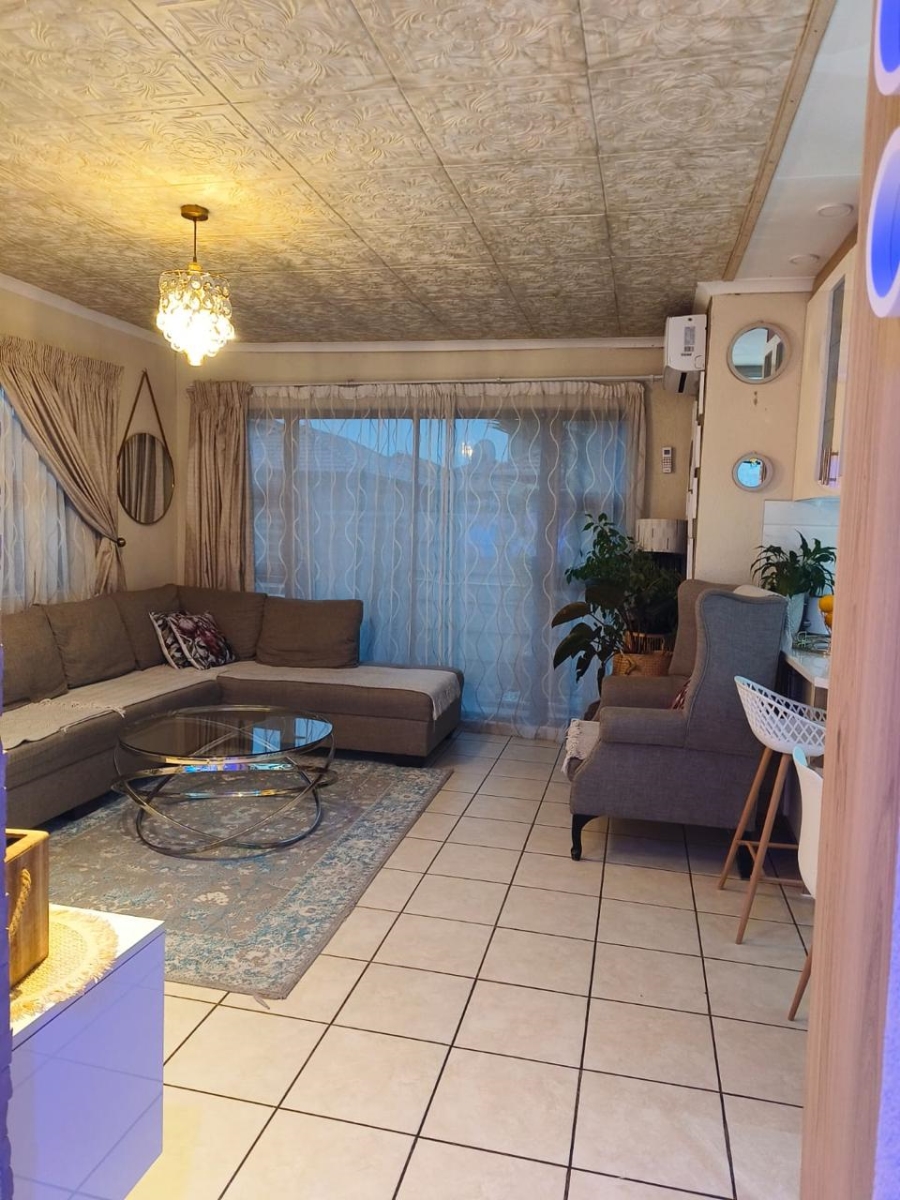 3 Bedroom Property for Sale in Albertsdal Gauteng