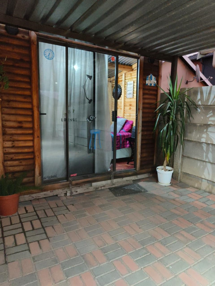 3 Bedroom Property for Sale in Albertsdal Gauteng