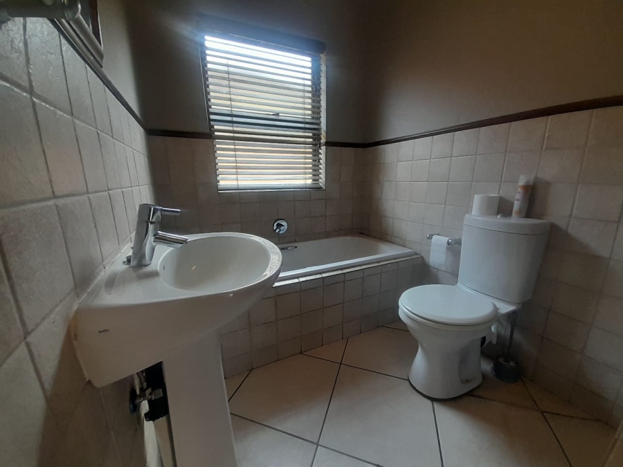 To Let 2 Bedroom Property for Rent in Honeydew Grove Gauteng