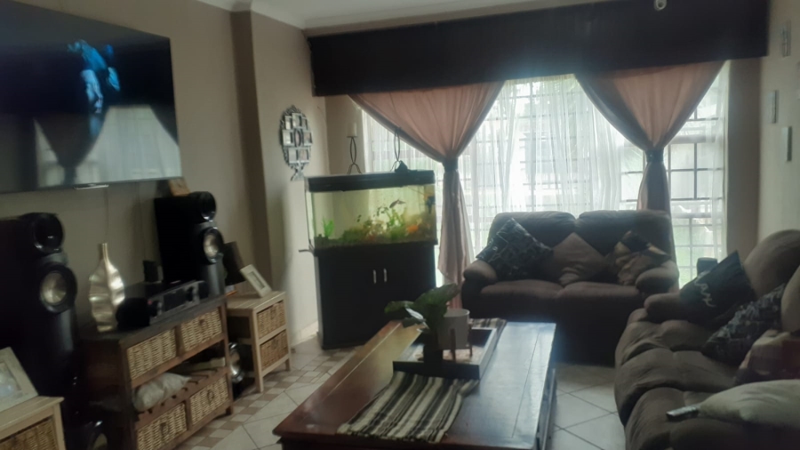3 Bedroom Property for Sale in Vanderbijlpark Cw 6 Gauteng